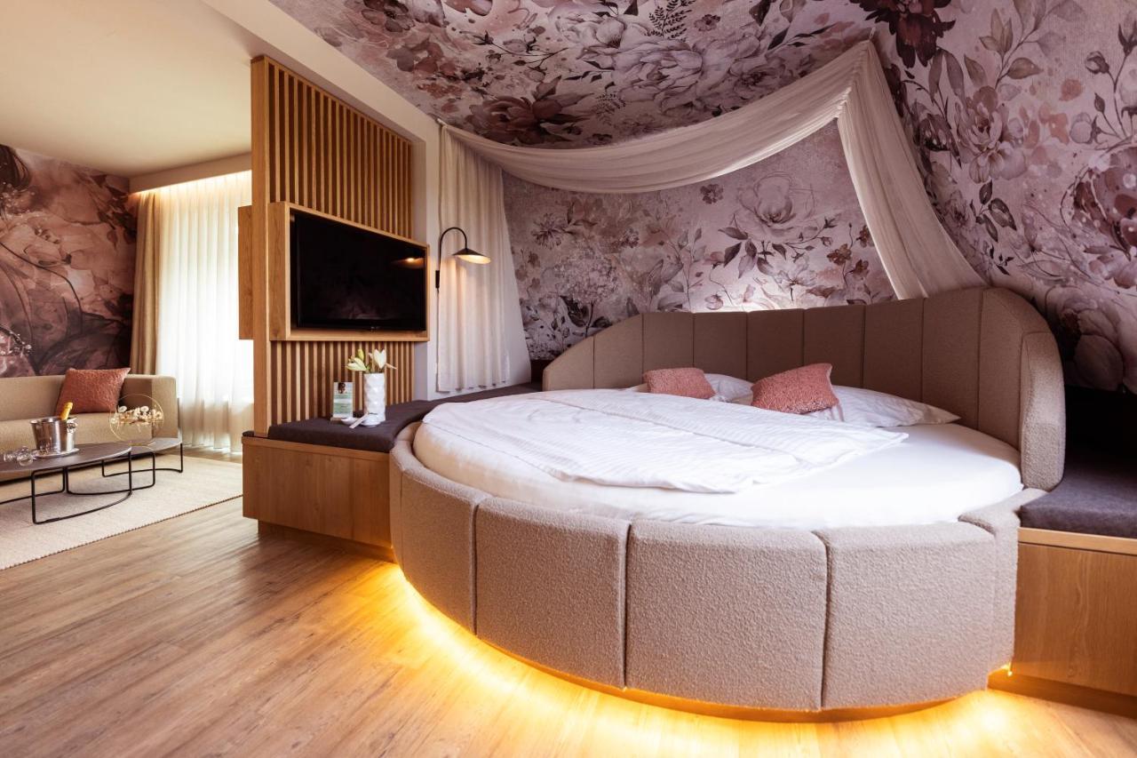 לויפרסדורף ביי פורסטנפלד Hotel Vier Jahreszeiten Loipersdorf מראה חיצוני תמונה