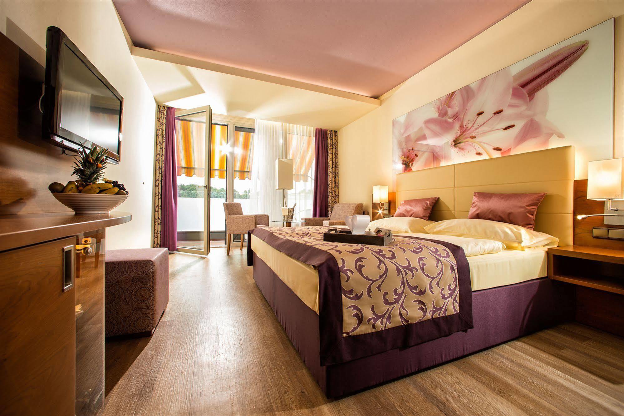 לויפרסדורף ביי פורסטנפלד Hotel Vier Jahreszeiten Loipersdorf מראה חיצוני תמונה