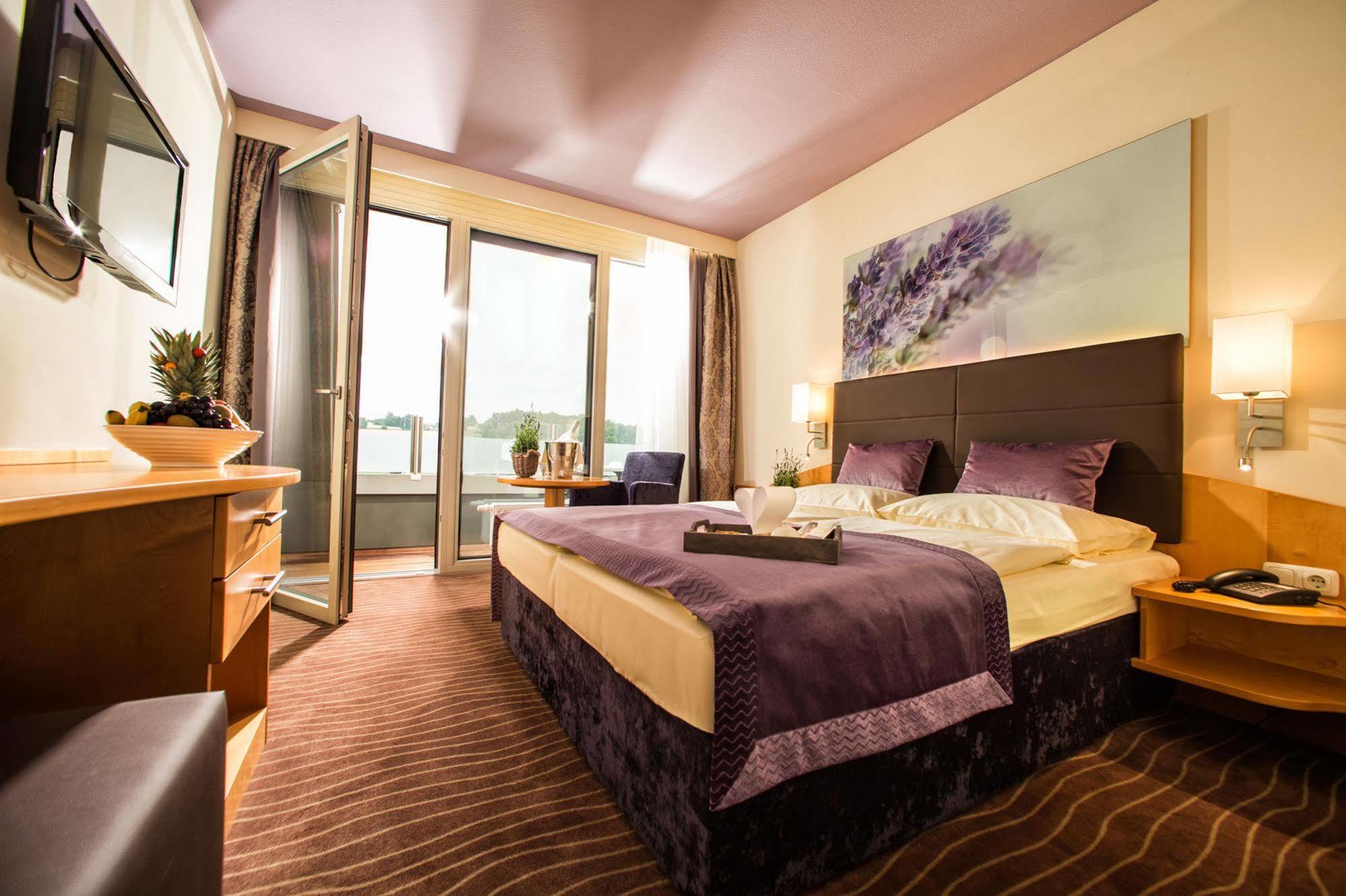לויפרסדורף ביי פורסטנפלד Hotel Vier Jahreszeiten Loipersdorf מראה חיצוני תמונה