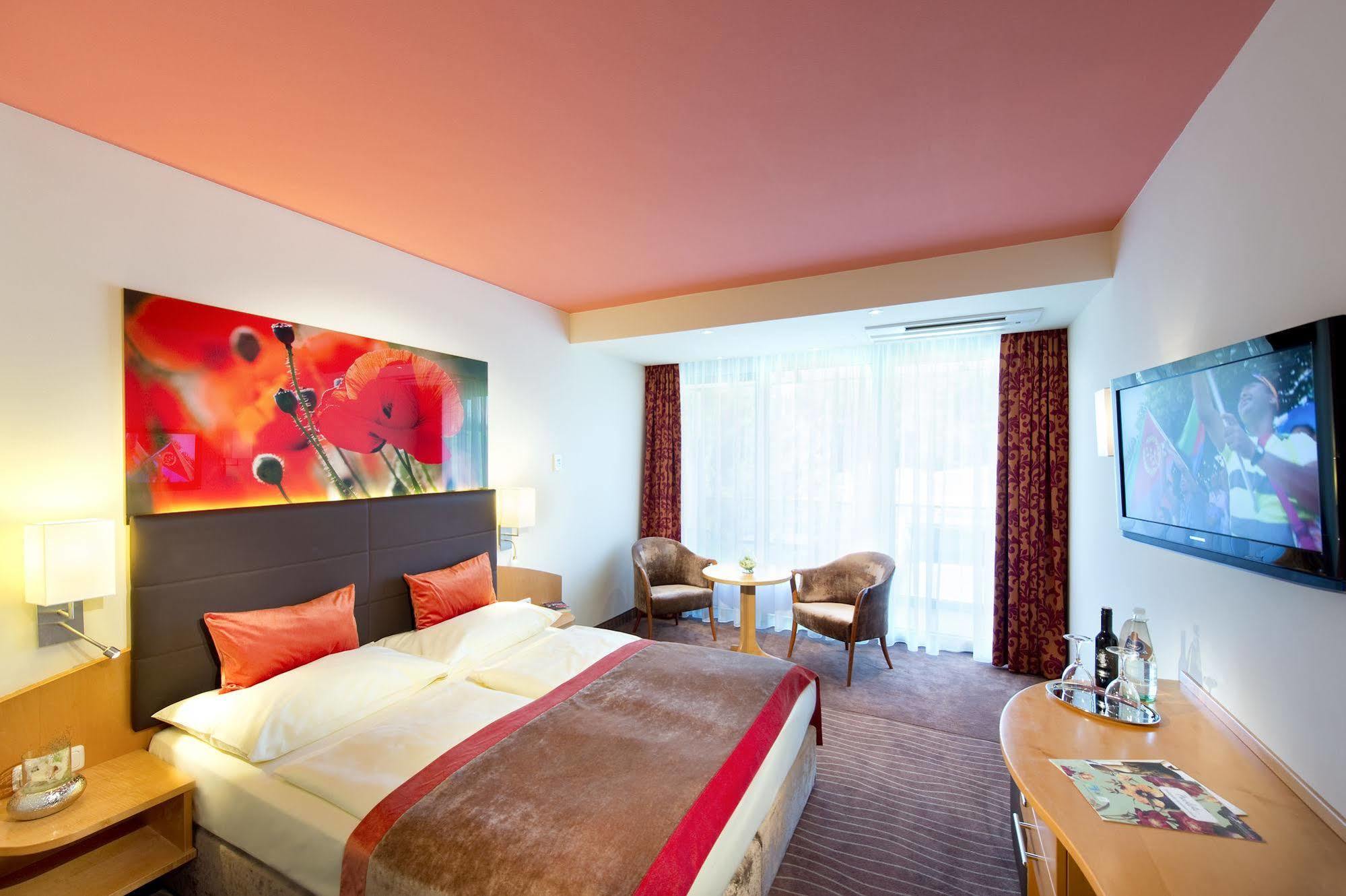 לויפרסדורף ביי פורסטנפלד Hotel Vier Jahreszeiten Loipersdorf מראה חיצוני תמונה