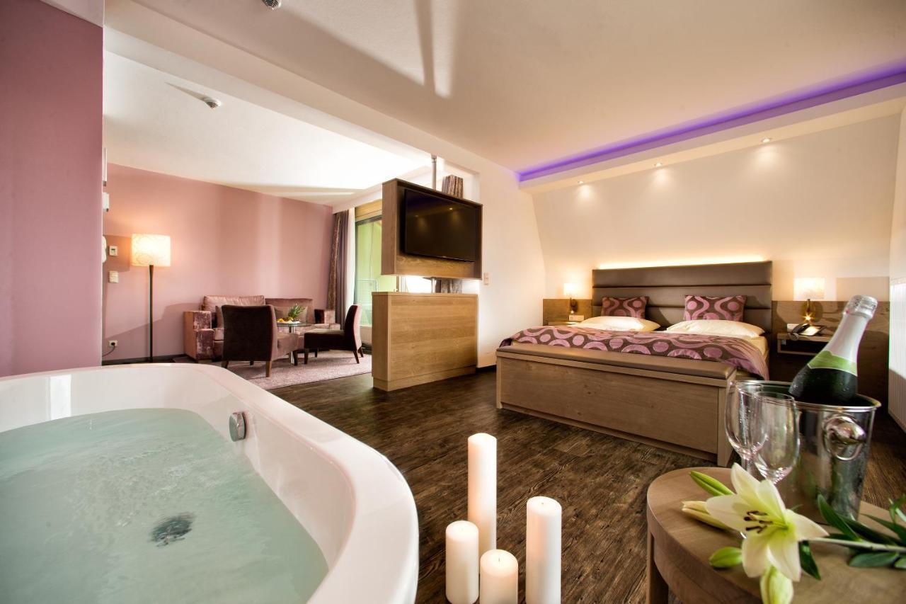 לויפרסדורף ביי פורסטנפלד Hotel Vier Jahreszeiten Loipersdorf מראה חיצוני תמונה